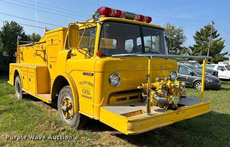 image for item DV1007 1973 Ford C807  fire truck