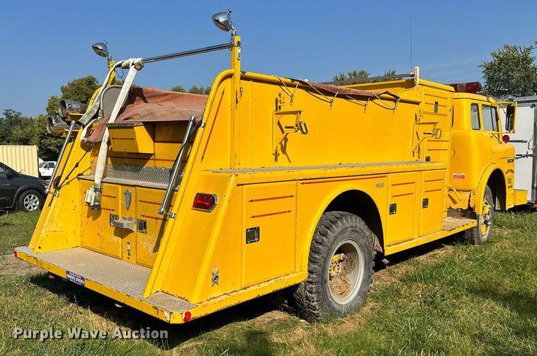 image for item DV1007 1973 Ford C807  fire truck