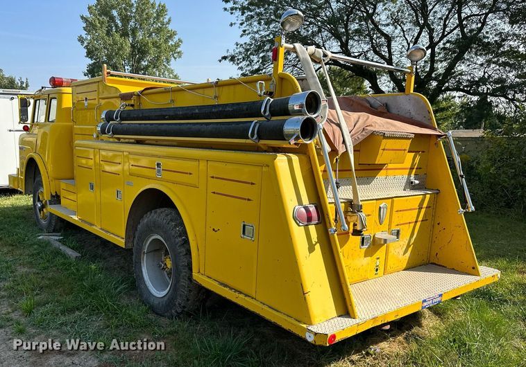 image for item DV1007 1973 Ford C807  fire truck