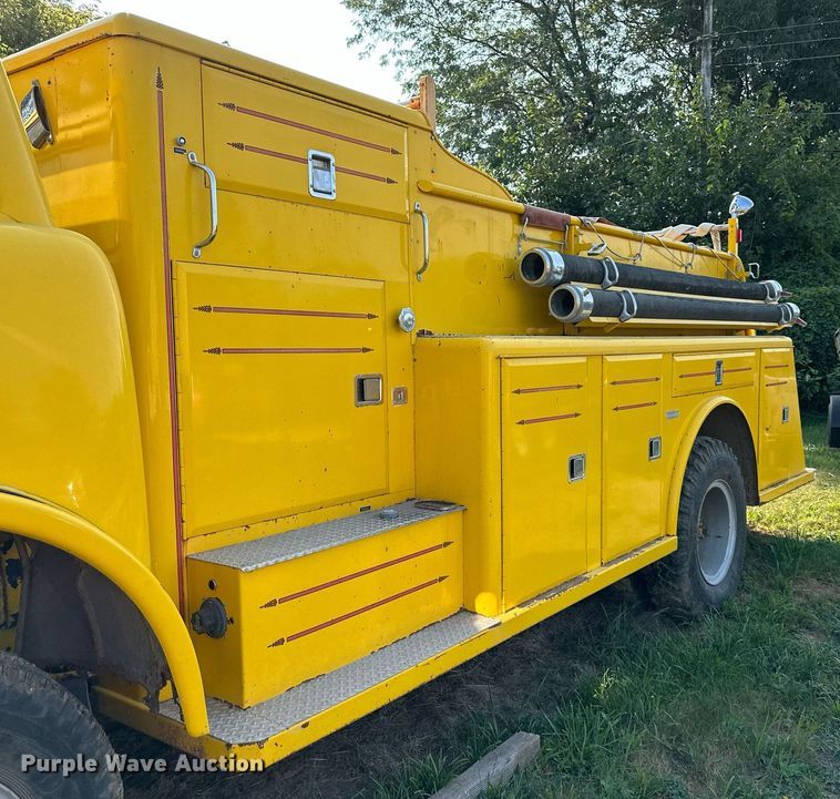 image for item DV1007 1973 Ford C807  fire truck