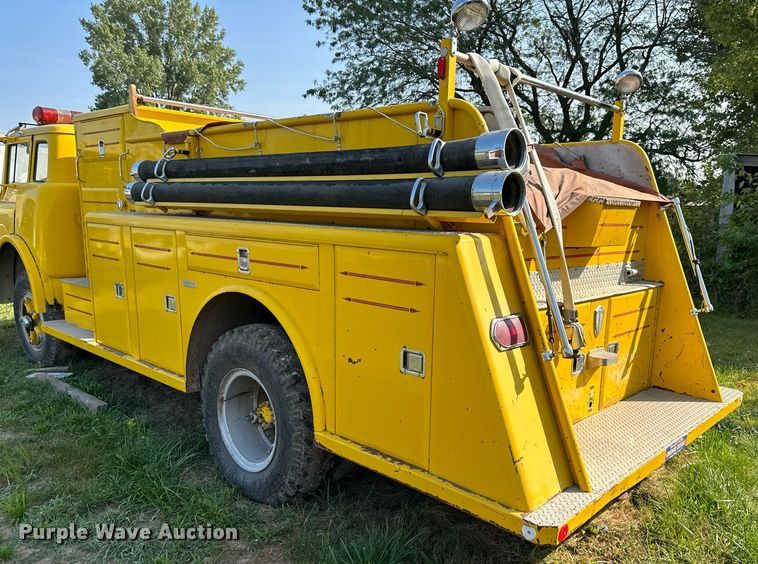 image for item DV1007 1973 Ford C807  fire truck