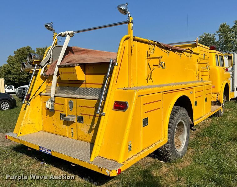 image for item DV1007 1973 Ford C807  fire truck