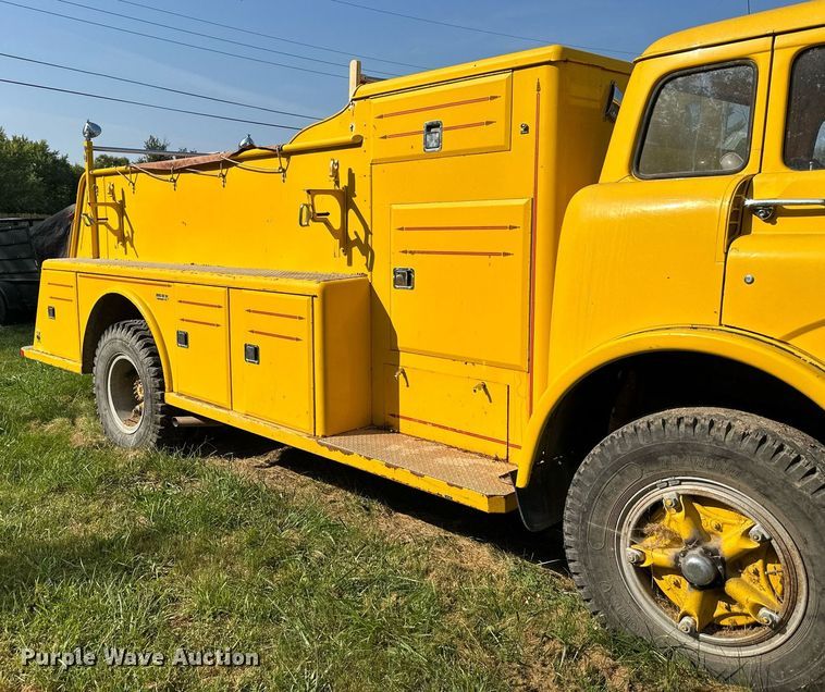 image for item DV1007 1973 Ford C807  fire truck