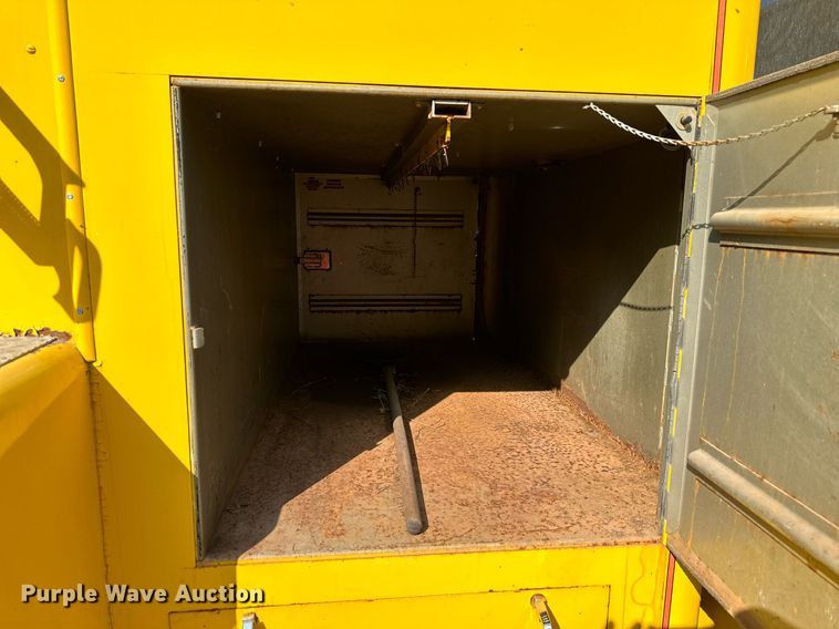 image for item DV1007 1973 Ford C807  fire truck