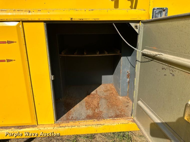 image for item DV1007 1973 Ford C807  fire truck