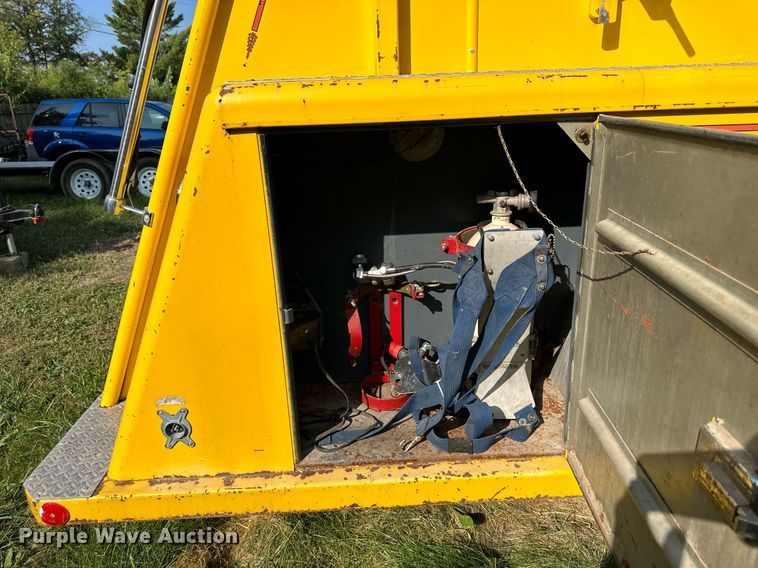 image for item DV1007 1973 Ford C807  fire truck