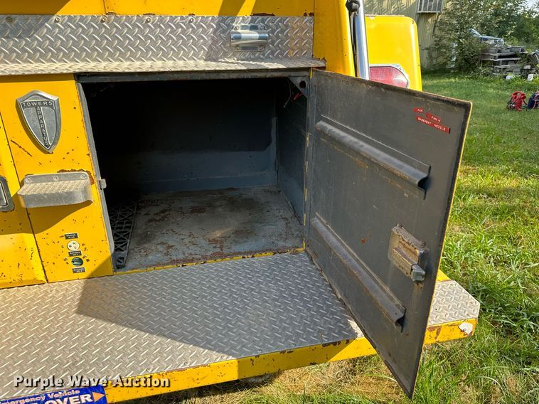 image for item DV1007 1973 Ford C807  fire truck