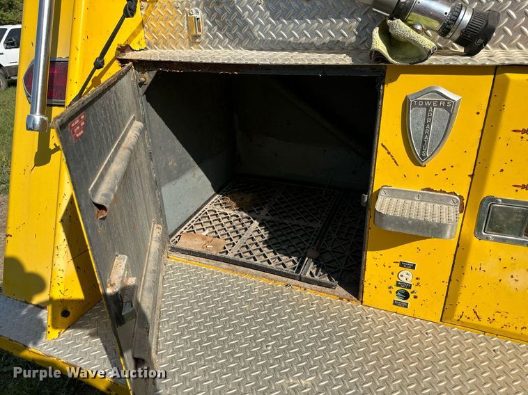 image for item DV1007 1973 Ford C807  fire truck