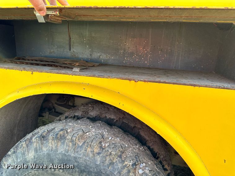 image for item DV1007 1973 Ford C807  fire truck