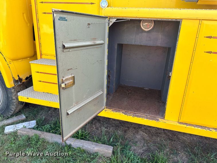 image for item DV1007 1973 Ford C807  fire truck