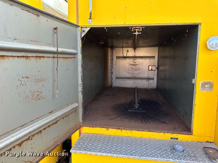 image for item DV1007 1973 Ford C807  fire truck