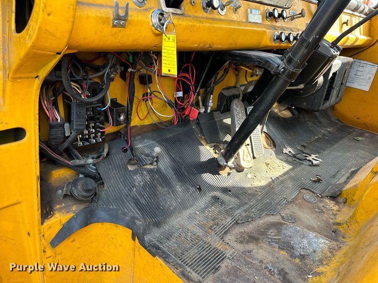 image for item DV1007 1973 Ford C807  fire truck