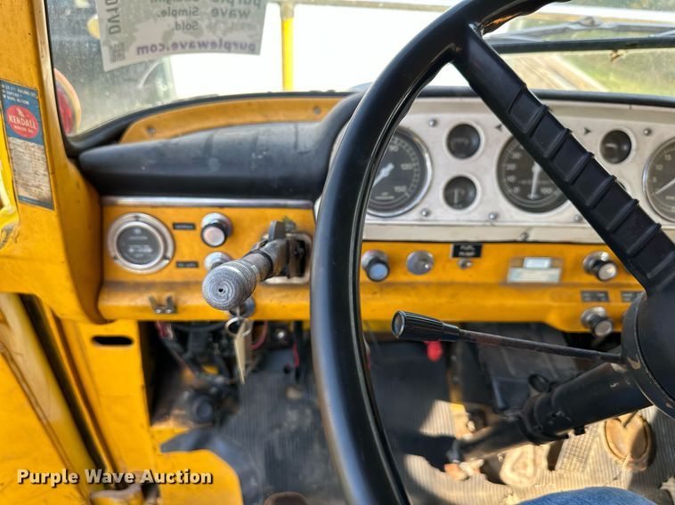 image for item DV1007 1973 Ford C807  fire truck