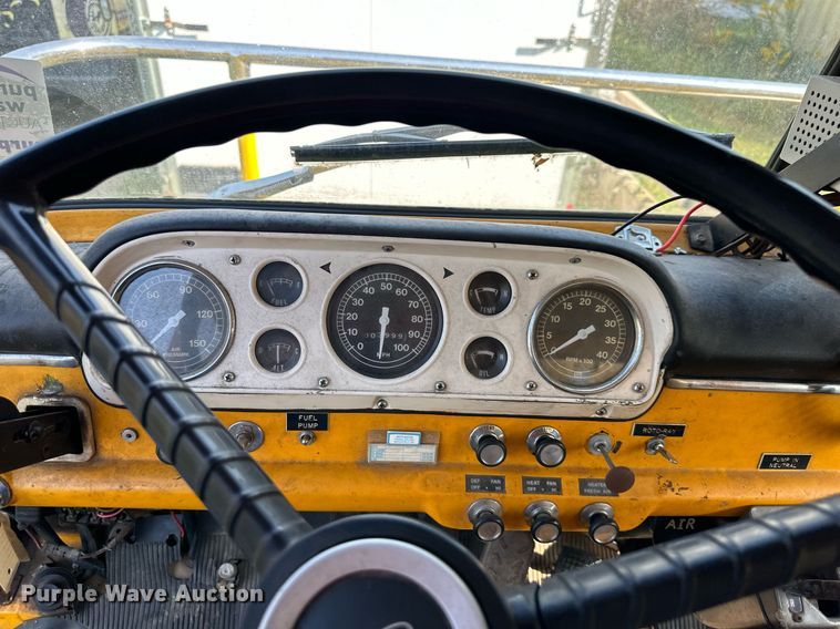 image for item DV1007 1973 Ford C807  fire truck