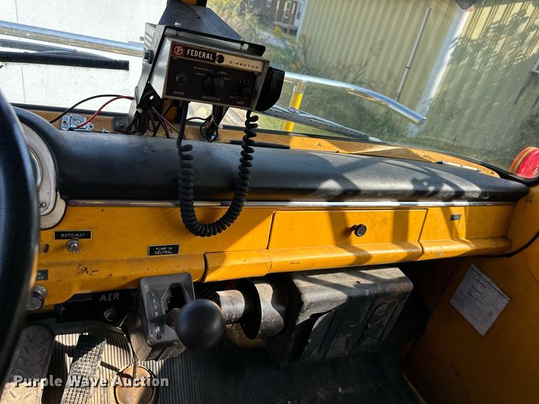 image for item DV1007 1973 Ford C807  fire truck