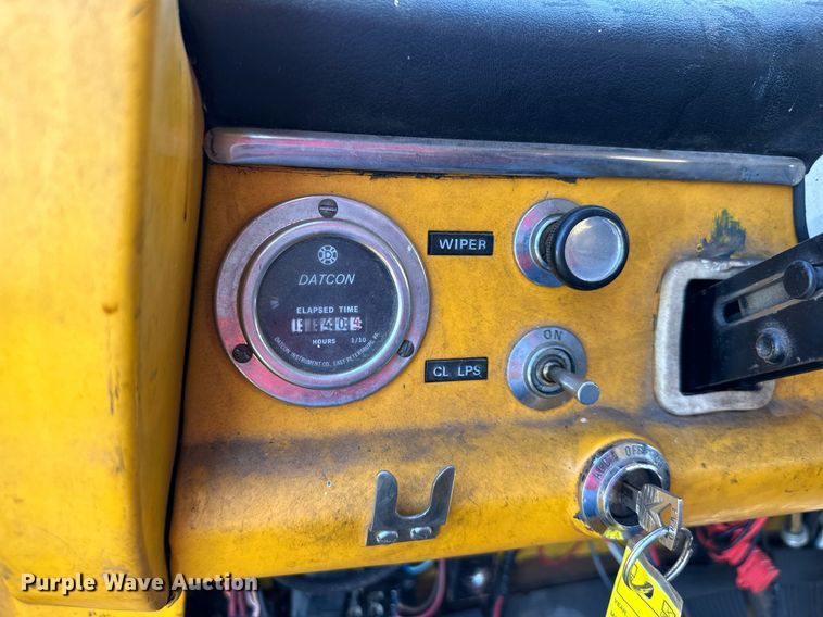 image for item DV1007 1973 Ford C807  fire truck