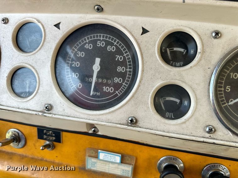 image for item DV1007 1973 Ford C807  fire truck