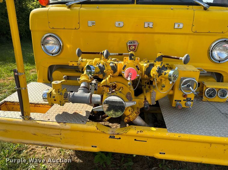 image for item DV1007 1973 Ford C807  fire truck