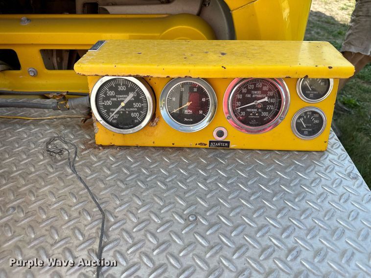 image for item DV1007 1973 Ford C807  fire truck