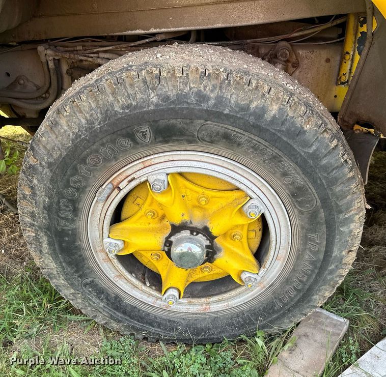 image for item DV1007 1973 Ford C807  fire truck