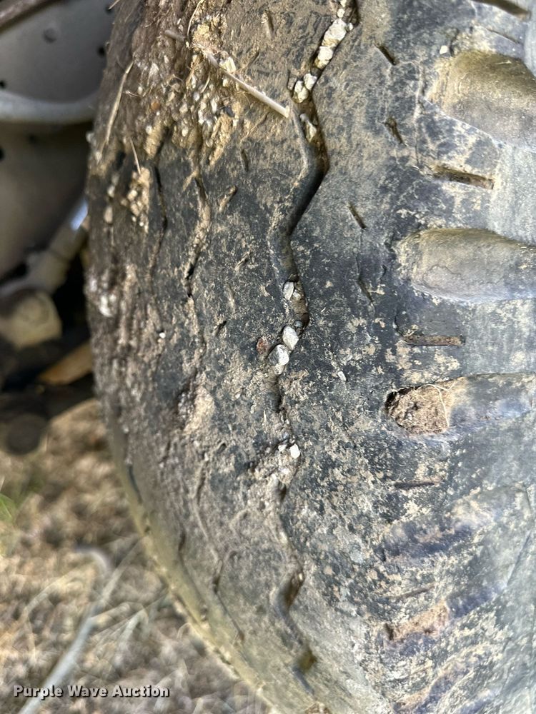 image for item DV1007 1973 Ford C807  fire truck