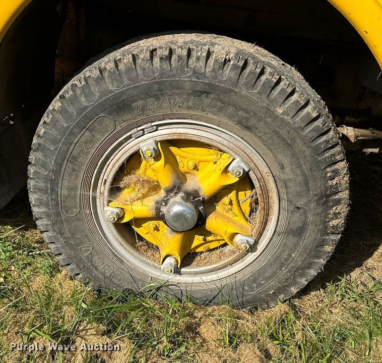 image for item DV1007 1973 Ford C807  fire truck