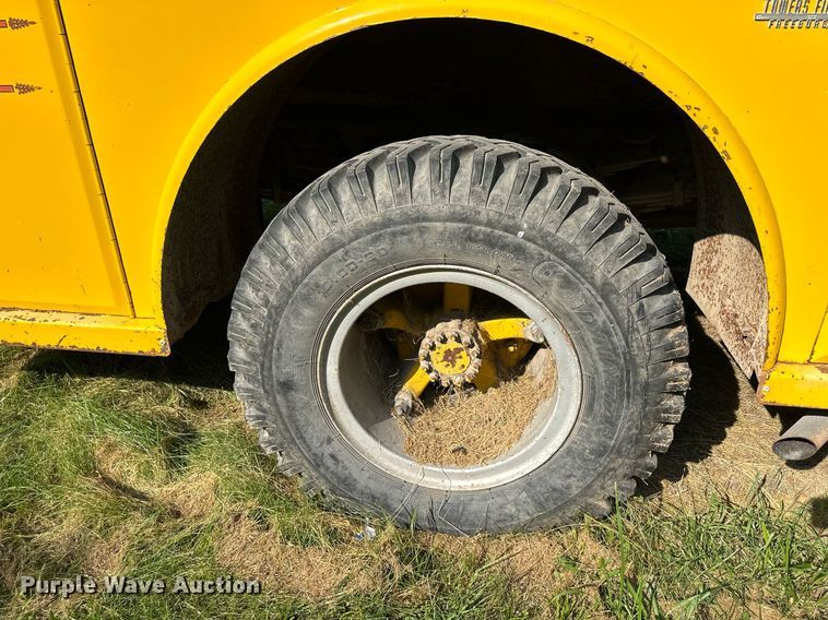 image for item DV1007 1973 Ford C807  fire truck