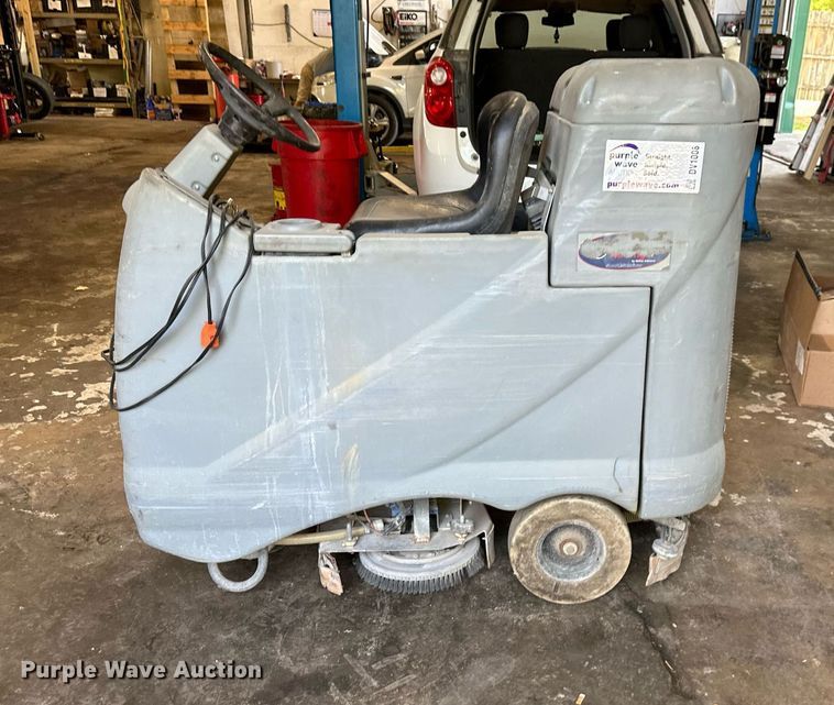 image for item DV1008 Advance Avenger  floor scrubber