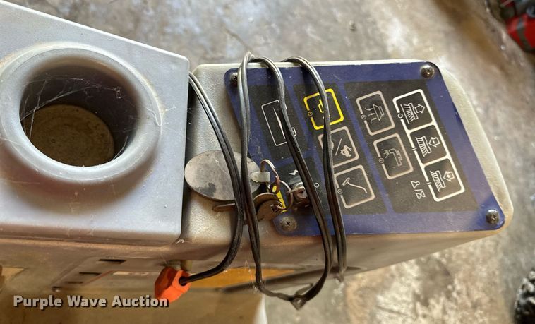 image for item DV1008 Advance Avenger  floor scrubber