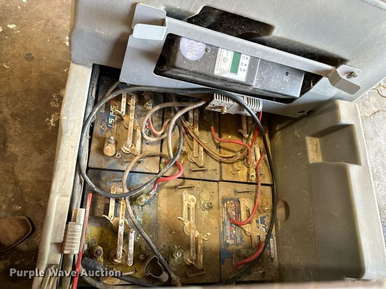 image for item DV1008 Advance Avenger  floor scrubber