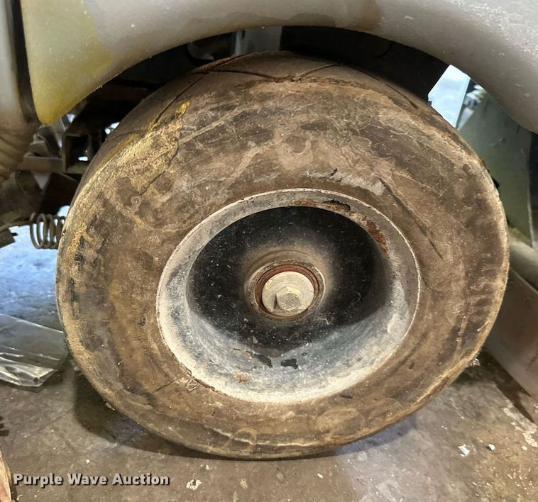 image for item DV1008 Advance Avenger  floor scrubber