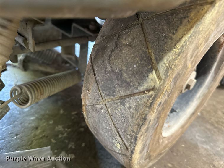 image for item DV1008 Advance Avenger  floor scrubber