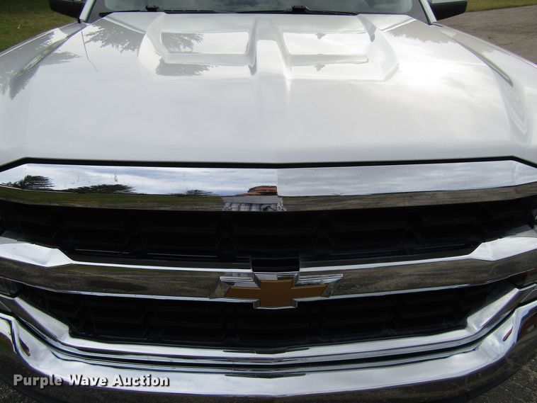 image for item EV9387 2018 Chevrolet Silverado 1500  Crew Cab pickup truck