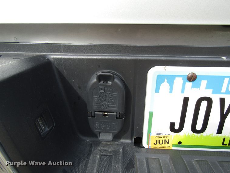 image for item EV9387 2018 Chevrolet Silverado 1500  Crew Cab pickup truck