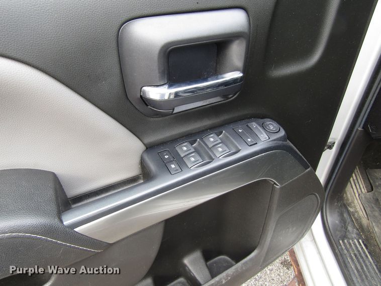 image for item EV9387 2018 Chevrolet Silverado 1500  Crew Cab pickup truck