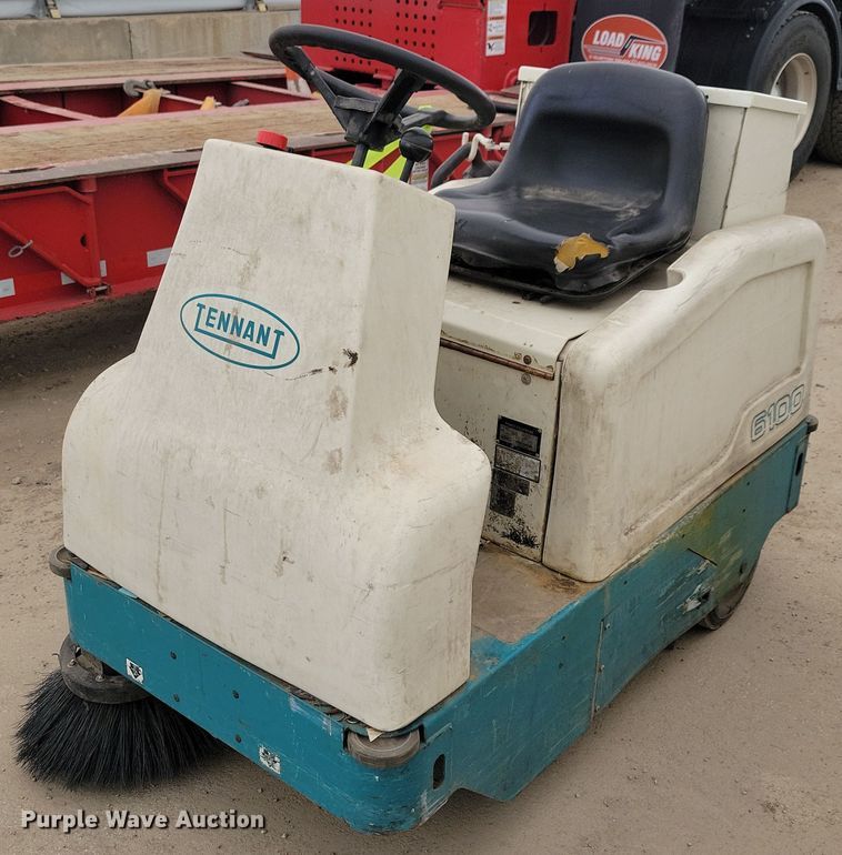 image for item IQ9902 Tennant 6100  sweeper