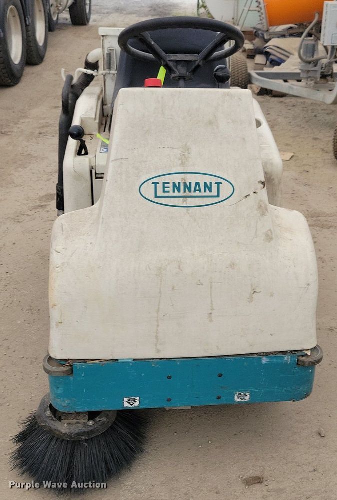 image for item IQ9902 Tennant 6100  sweeper