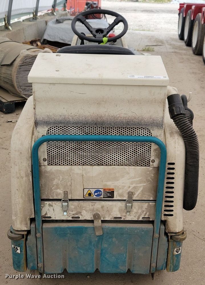 image for item IQ9902 Tennant 6100  sweeper