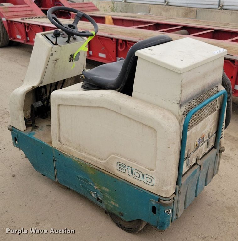 image for item IQ9902 Tennant 6100  sweeper