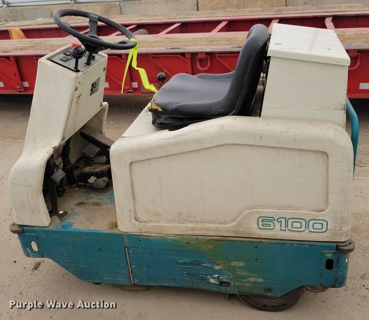 image for item IQ9902 Tennant 6100  sweeper