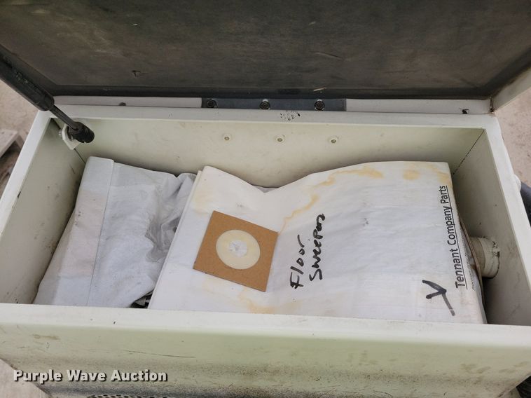 image for item IQ9902 Tennant 6100  sweeper