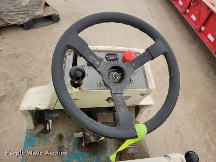 image for item IQ9902 Tennant 6100  sweeper