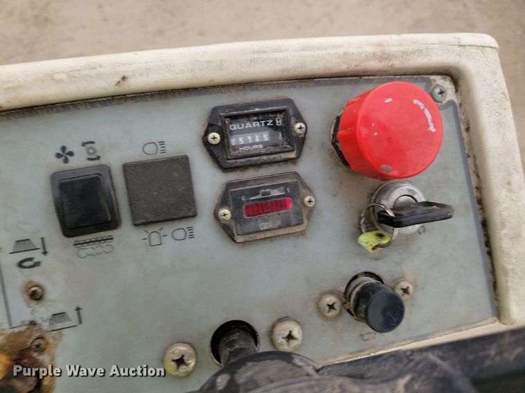 image for item IQ9902 Tennant 6100  sweeper