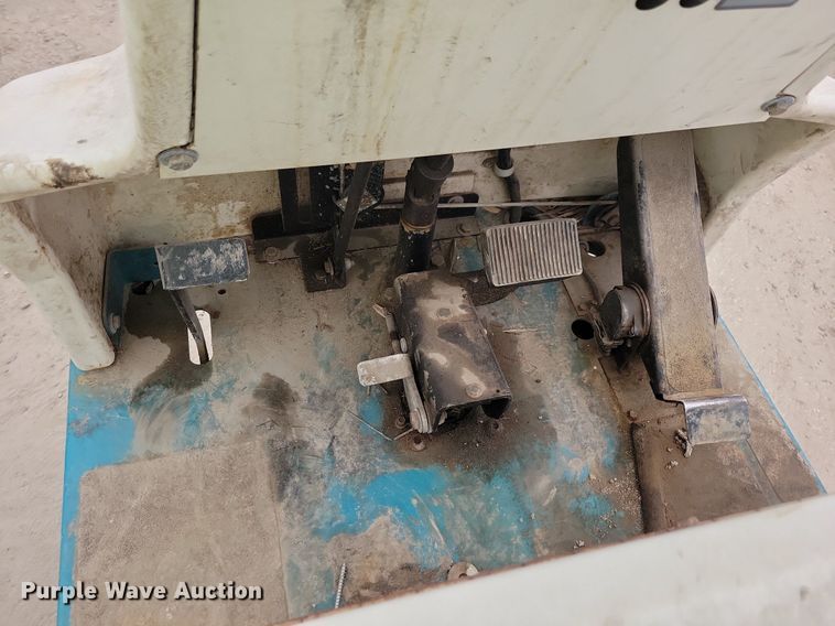 image for item IQ9902 Tennant 6100  sweeper