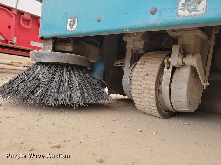 image for item IQ9902 Tennant 6100  sweeper