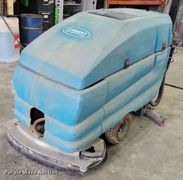 image for item IQ9903 Tennant 5680  sweeper
