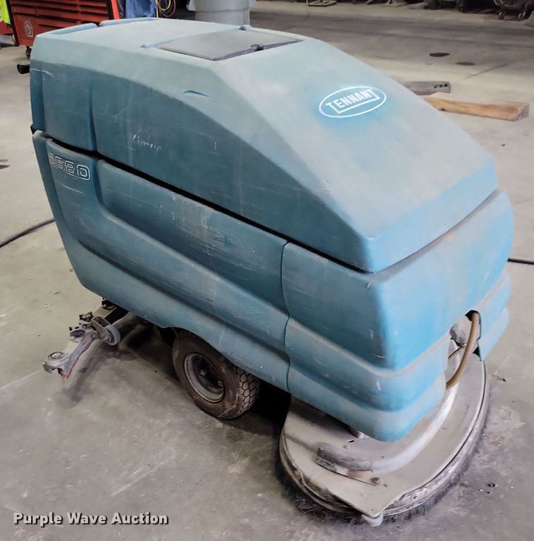 image for item IQ9903 Tennant 5680  sweeper