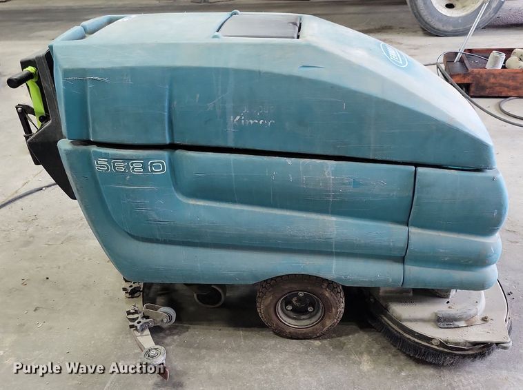 image for item IQ9903 Tennant 5680  sweeper