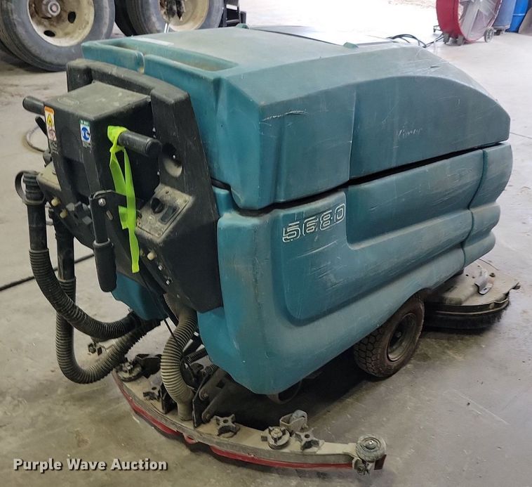 image for item IQ9903 Tennant 5680  sweeper