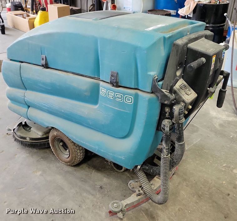 image for item IQ9903 Tennant 5680  sweeper